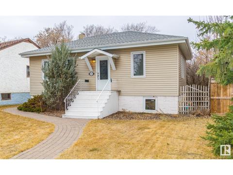 11142 62 Av Nw, House detached with 2 bedrooms, 1 bathrooms and 4 parking in Edmonton AB | Card Image