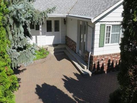 1091 Wildwood Dr, House detached with 6 bedrooms, 3 bathrooms and 4 parking in Kamloops BC | Card Image