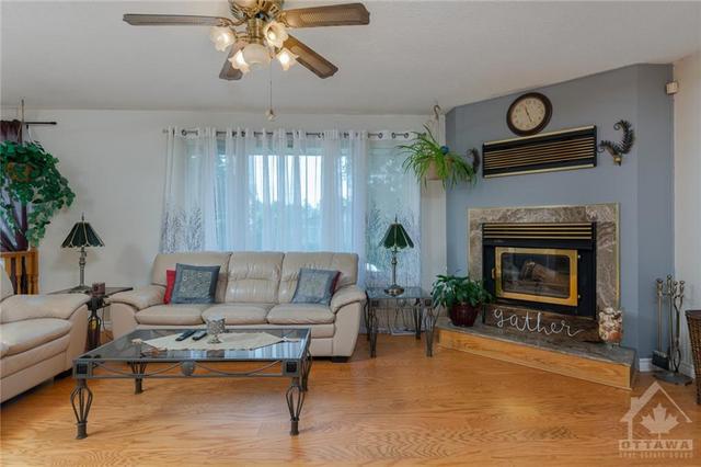 1004 Watson Street, House detached with 4 bedrooms, 2 bathrooms and 4 parking in Ottawa ON | Image 7