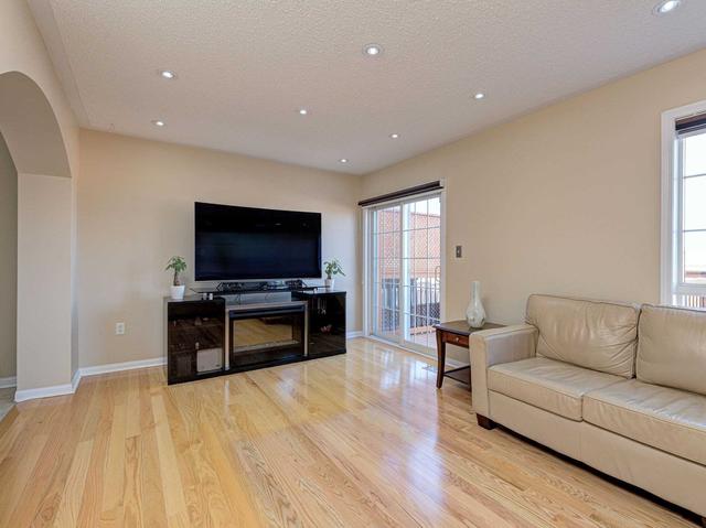 71 Herdwick St, House semidetached with 4 bedrooms, 3 bathrooms and 4 parking in Brampton ON | Image 7