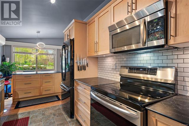 1804 Richardson St, House detached with 3 bedrooms, 3 bathrooms and 2 parking in Victoria BC | Image 9
