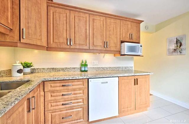 170 Song Meadoway, Townhouse with 3 bedrooms, 2 bathrooms and 2 parking in Toronto ON | Image 6