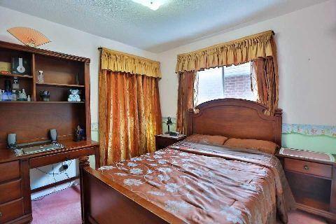upper - 23 Wandering Tr, House detached with 3 bedrooms, 3 bathrooms and 4 parking in Brampton ON | Image 8