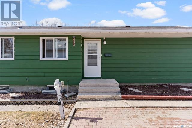 303 8th Avenue E, House detached with 4 bedrooms, 2 bathrooms and null parking in Watrous SK | Image 5