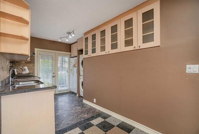 toronto - 617 The Queensway Ave, House detached with 2 bedrooms, 2 bathrooms and 2 parking in Toronto ON | Image 3