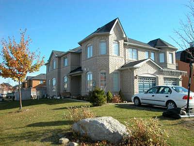 123 Oatfield Rd, House semidetached with 4 bedrooms, 3 bathrooms and 3 parking in Brampton ON | Image 2