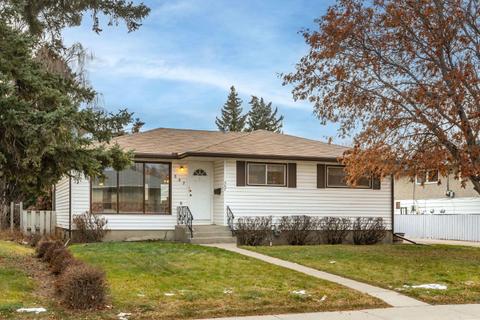 507 26 Avenue Ne, House detached with 4 bedrooms, 2 bathrooms and 8 parking in Calgary AB | Card Image