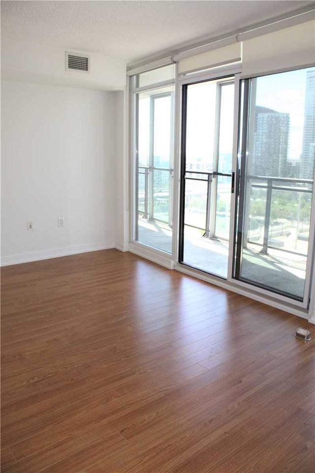 1211 - 8 Telegram Mews, Condo with 1 bedrooms, 1 bathrooms and 1 parking in Toronto ON | Image 4
