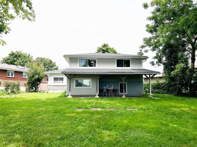 main - 275 Madawaska Ave, House detached with 3 bedrooms, 1 bathrooms and 3 parking in Oshawa ON | Image 4