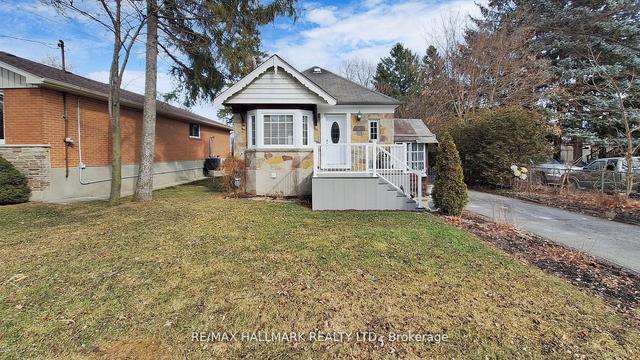 93 Poplar Rd, House detached with 2 bedrooms, 2 bathrooms and 4 parking in Toronto ON | Image 34