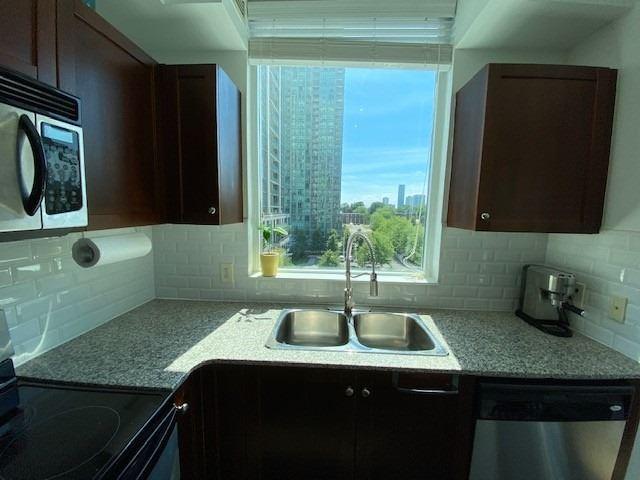 707 - 3504 Hurontario St, Condo with 2 bedrooms, 2 bathrooms and 1 parking in Mississauga ON | Image 6