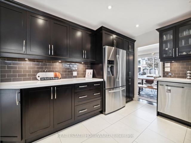 59 Kentish Cres, House detached with 3 bedrooms, 3 bathrooms and 6 parking in Toronto ON | Image 8