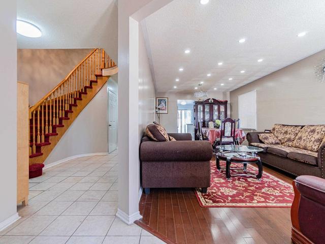 48 Natalie Crt, House detached with 4 bedrooms, 3 bathrooms and 6 parking in Brampton ON | Image 11