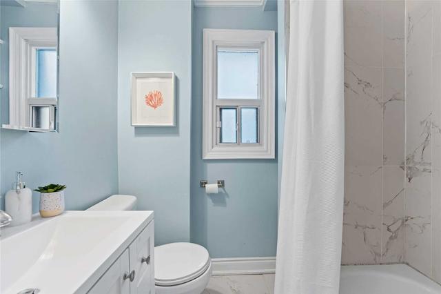 211 Shaw St, House semidetached with 3 bedrooms, 2 bathrooms and 2 parking in Toronto ON | Image 24
