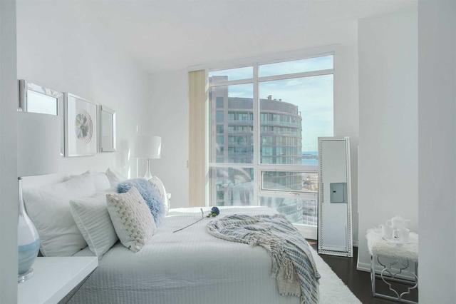 3508 - 219 Fort York Blvd, Condo with 2 bedrooms, 1 bathrooms and 1 parking in Toronto ON | Image 4