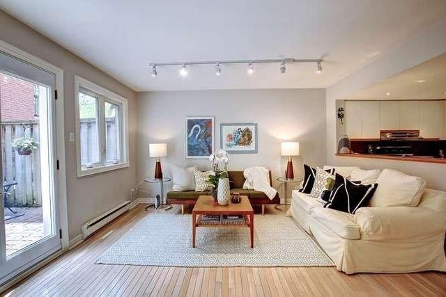 365 Albany Ave, Townhouse with 2 bedrooms, 1 bathrooms and 1 parking in Toronto ON | Image 6