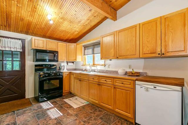 93 Armstrong Crt, House detached with 2 bedrooms, 1 bathrooms and 20 parking in Kawartha Lakes ON | Image 20