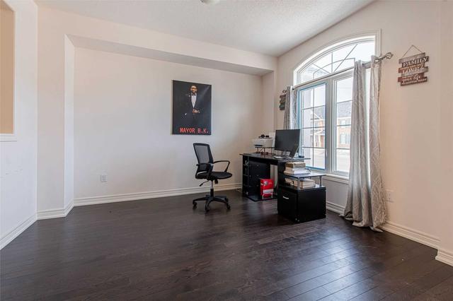 142 Remembrance Rd, House attached with 4 bedrooms, 4 bathrooms and 2 parking in Brampton ON | Image 36