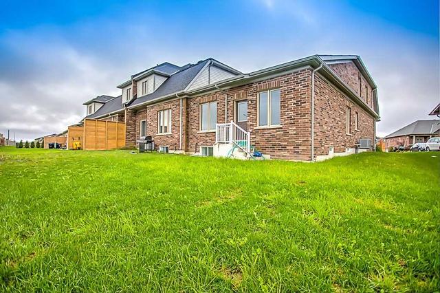 61 Kingsmere Cres, House attached with 3 bedrooms, 4 bathrooms and 4 parking in New Tecumseth ON | Image 17