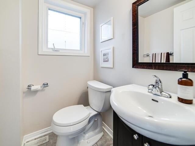78 Hutton Pl, House detached with 3 bedrooms, 3 bathrooms and 5 parking in Clarington ON | Image 8