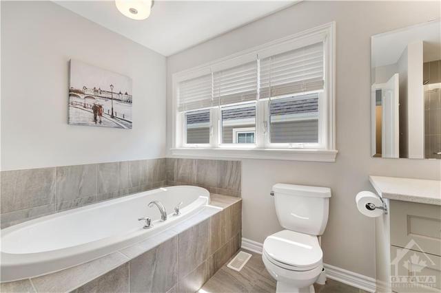 352 Mishawashkode Street, Townhouse with 3 bedrooms, 3 bathrooms and 3 parking in Ottawa ON | Image 21