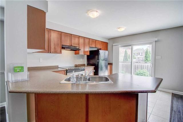 809 Johnson Hts, House attached with 3 bedrooms, 3 bathrooms and 1 parking in Milton ON | Image 9