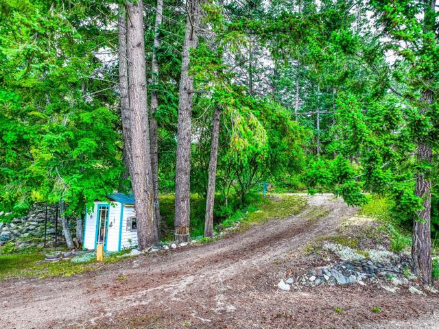 12337 Highway 3a, House detached with 4 bedrooms, 3 bathrooms and null parking in Central Kootenay A BC | Image 39