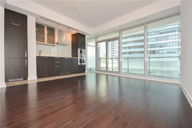 1001 - 14 York St, Condo with 3 bedrooms, 2 bathrooms and 1 parking in Toronto ON | Image 2