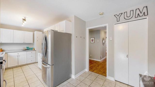 338 Stowe Court, Townhouse with 3 bedrooms, 2 bathrooms and 1 parking in Ottawa ON | Image 9