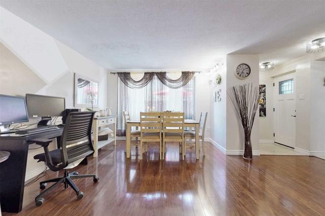 53 - 130 Ling Rd, Townhouse with 3 bedrooms, 2 bathrooms and 1 parking in Toronto ON | Image 3