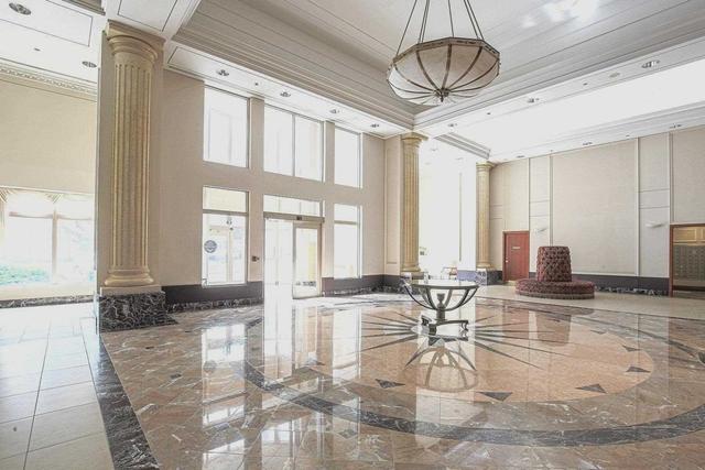 510 - 8 Lee Centre Dr, Condo with 2 bedrooms, 2 bathrooms and 1 parking in Toronto ON | Image 6