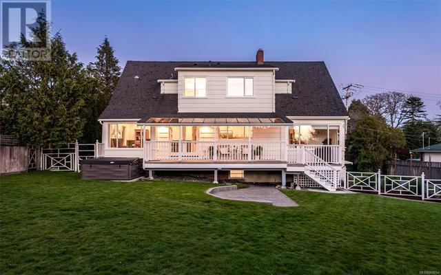 3084 Cadboro Bay Rd, House detached with 5 bedrooms, 3 bathrooms and 2 parking in Oak Bay BC | Image 60