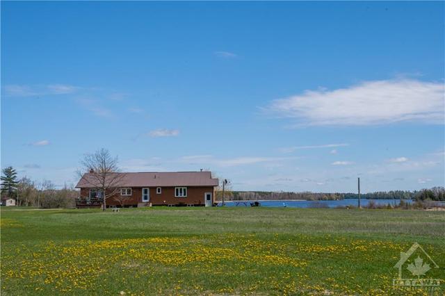 935 Constant Lake Road, House detached with 3 bedrooms, 2 bathrooms and 8 parking in Bonnechere Valley ON | Image 28