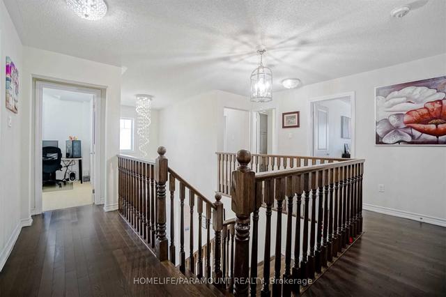100 Masken Circ N, House detached with 5 bedrooms, 3 bathrooms and 4 parking in Brampton ON | Image 5