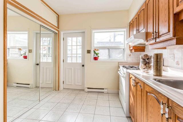 870 Runnymede Rd, House semidetached with 3 bedrooms, 2 bathrooms and 1 parking in Toronto ON | Image 6