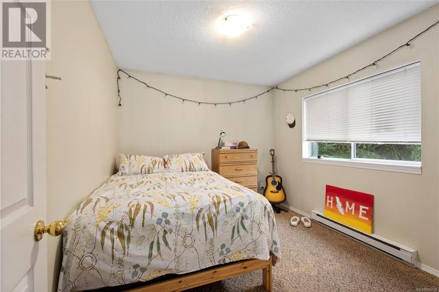 unit B upstairs 3 bed | Image 11