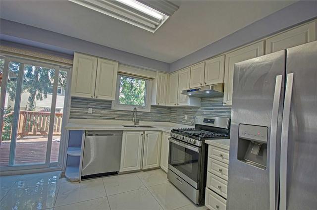 5 Roehampton Cres N, House detached with 3 bedrooms, 4 bathrooms and 3 parking in Brampton ON | Image 3
