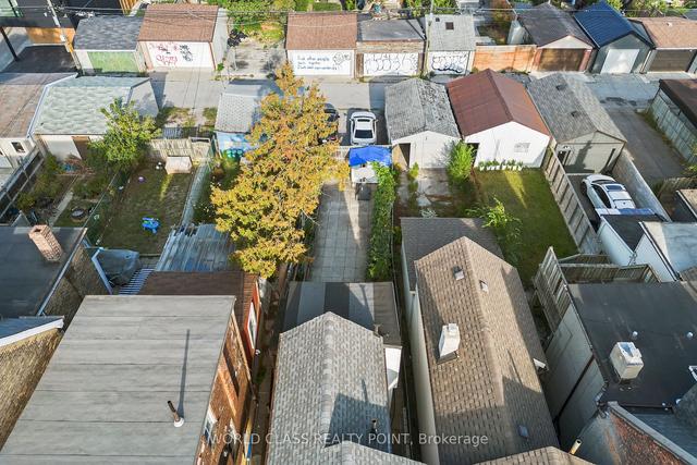 623 Ossington Ave, House detached with 4 bedrooms, 2 bathrooms and 2 parking in Toronto ON | Image 3