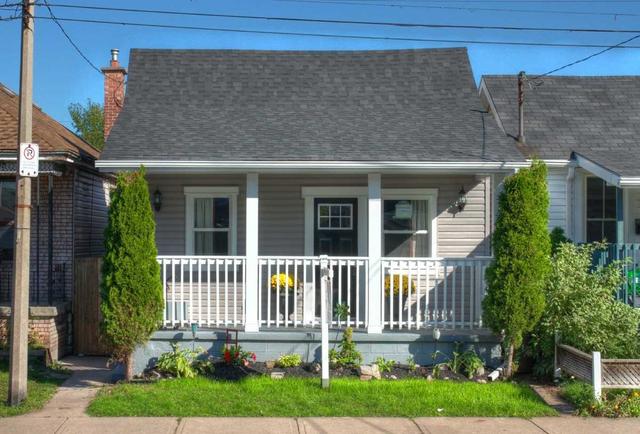 212 Kensington Ave N, House detached with 3 bedrooms, 2 bathrooms and 3 parking in Hamilton ON | Image 1