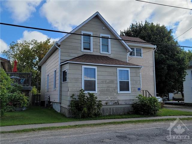 41 Rideau Avenue, House detached with 3 bedrooms, 2 bathrooms and 2 parking in Montague ON | Image 1