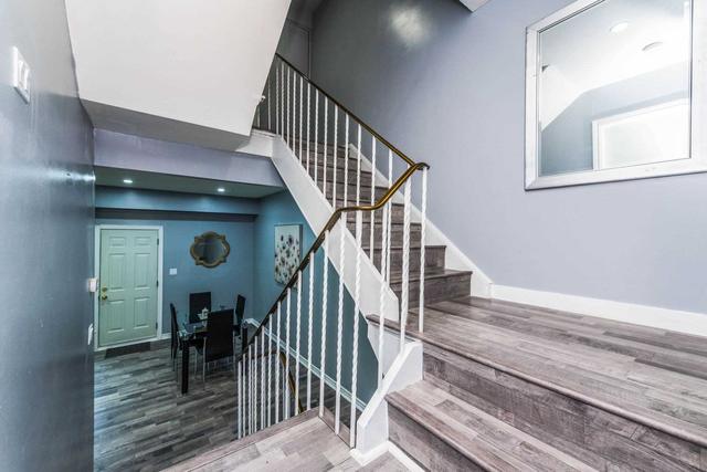 7 - 47 Lexington Ave, Townhouse with 4 bedrooms, 2 bathrooms and 3 parking in Toronto ON | Image 5