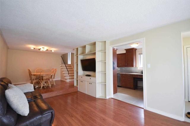 1946 Carrera Lane, House semidetached with 4 bedrooms, 2 bathrooms and 2 parking in Mississauga ON | Image 34