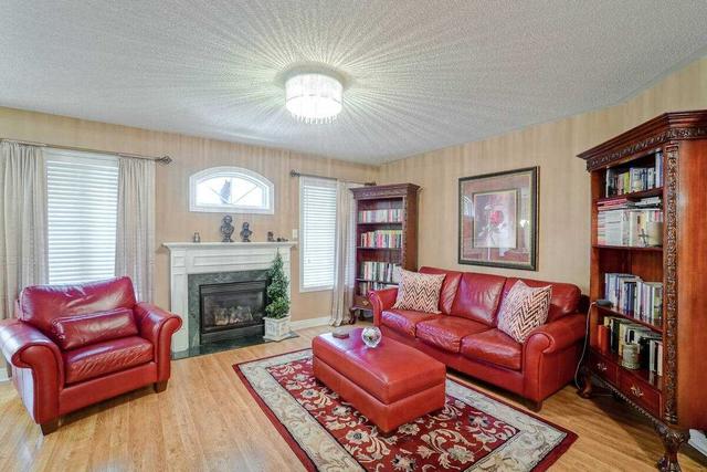 11 Yorkwood Tr, Townhouse with 2 bedrooms, 2 bathrooms and 2 parking in Brampton ON | Image 4