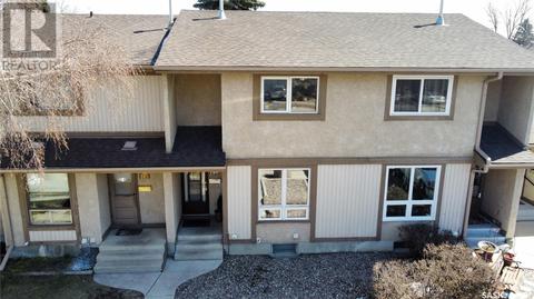 186 - 1128 Mckercher Drive, House attached with 3 bedrooms, 3 bathrooms and null parking in Saskatoon SK | Card Image