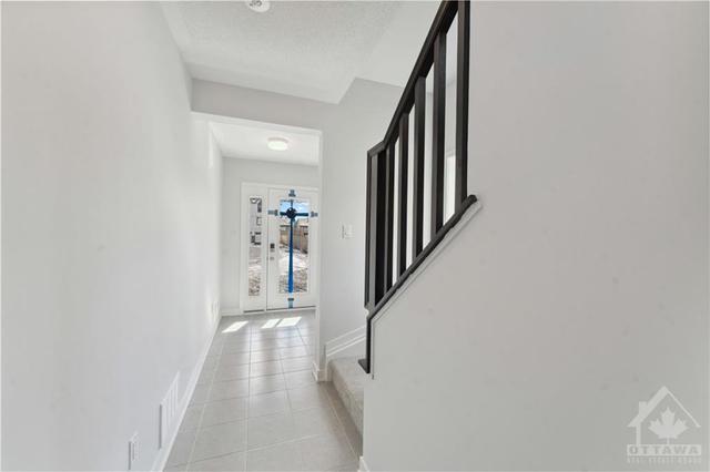 571 Woven Private, Townhouse with 2 bedrooms, 3 bathrooms and 2 parking in Ottawa ON | Image 4