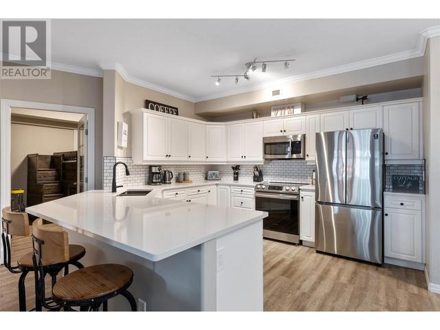 334 - 1088 Sunset Drive, Condo with 3 bedrooms, 2 bathrooms and 2 parking in Kelowna BC | Image 3