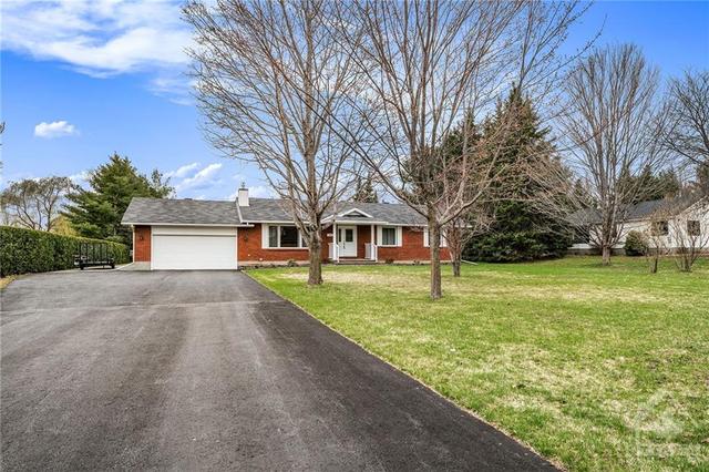 121 Cavanagh Drive, House detached with 3 bedrooms, 2 bathrooms and 12 parking in Ottawa ON | Image 27