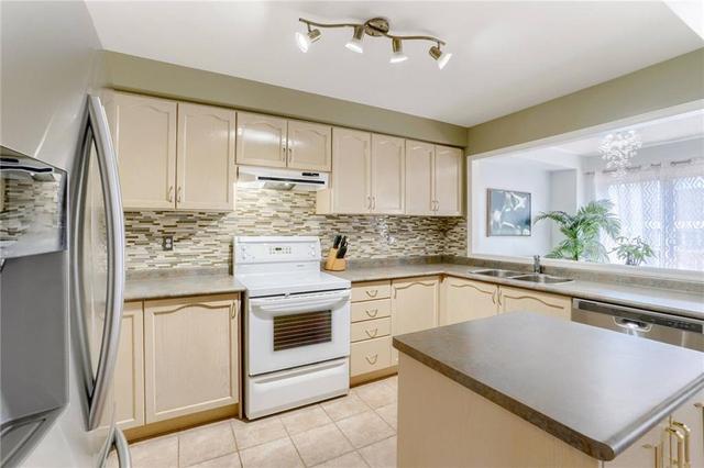 4487 Virtue Court, House attached with 3 bedrooms, 2 bathrooms and 1 parking in Burlington ON | Image 11
