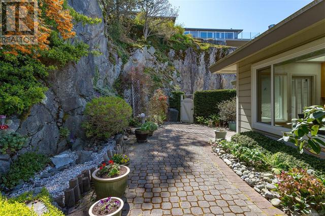 808 - 2829 Arbutus Rd, House attached with 3 bedrooms, 3 bathrooms and 2 parking in Saanich BC | Image 69