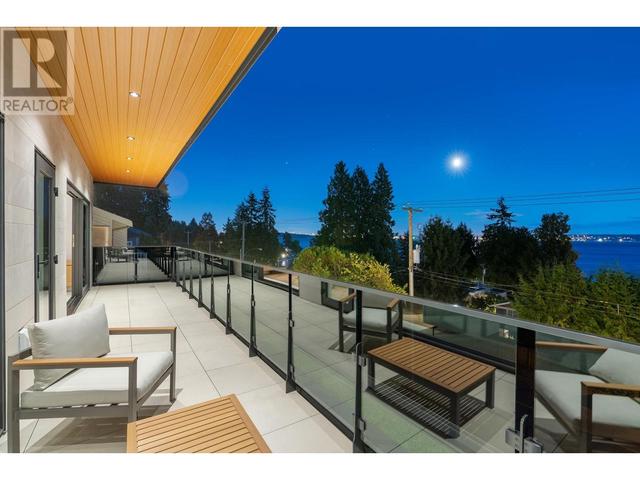 3325 Marine Drive, House detached with 4 bedrooms, 5 bathrooms and 4 parking in West Vancouver BC | Image 32